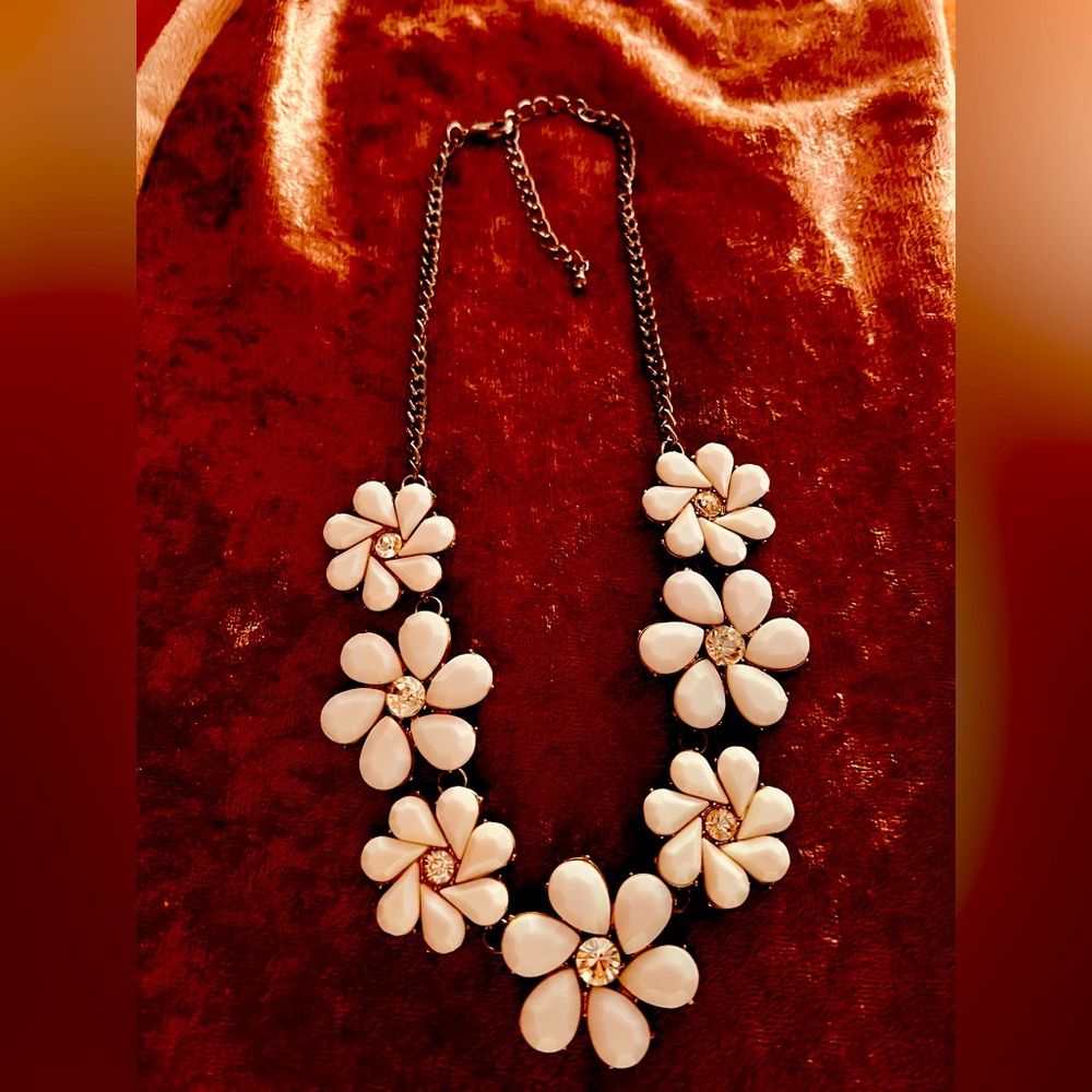 Daisy statement necklace.